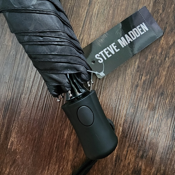 Steve Madden Umbrella - Picture 5 of 5